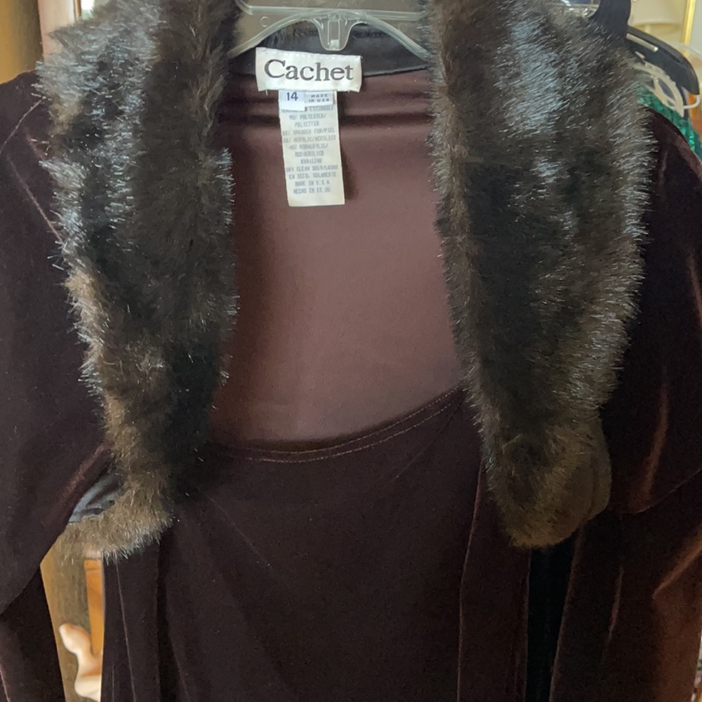 Size 14 Lightweight brown velvet maxi gown. Spaghetti straps w/faux fur Bolero - Picture 5 of 6